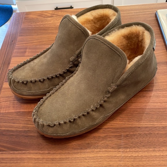 Mens LLBEAN slippers size 9 / brand new! Olive suede / with soft fuzzy lining! - Picture 2 of 3
